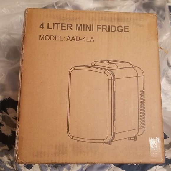 Wdemna 4 Liter Mini Fridge Black New 1 Shelf - Picture 4 of 6